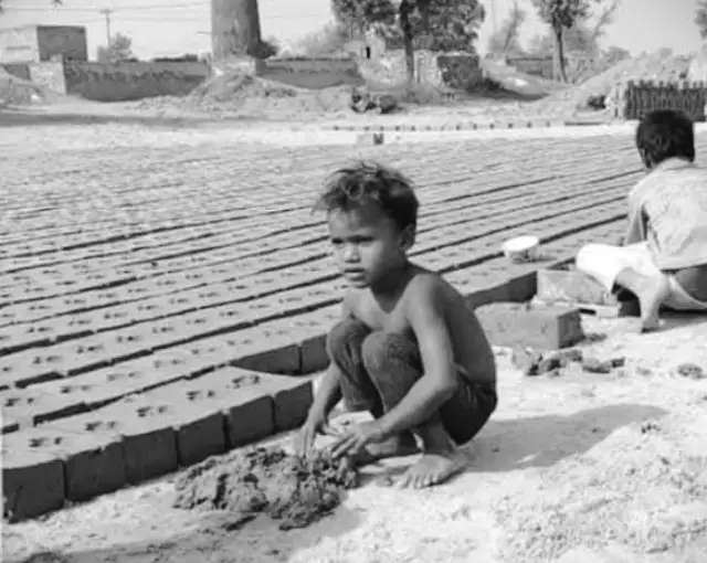 Support_for_Struggling_Families_in_Need (1)